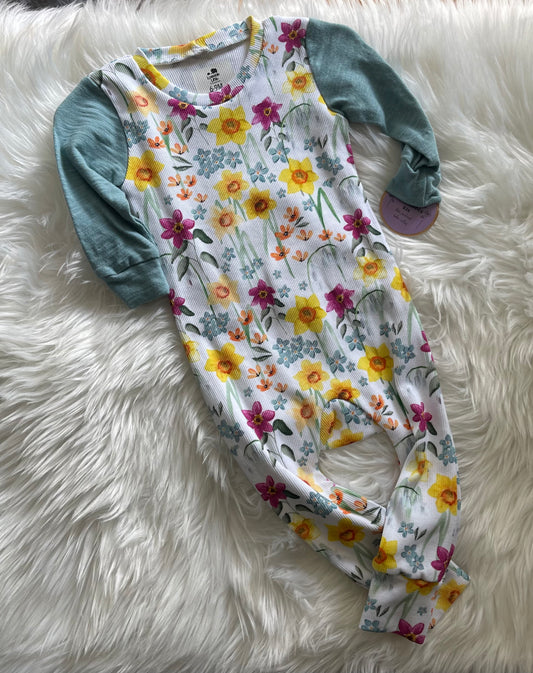 ￼Floral ribbed knit envelope romper